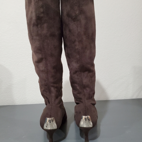 DONALD PLINER CHOCOLATE SUEDE LEATHER BOOTS. 6.5 - Picture 16 of 16